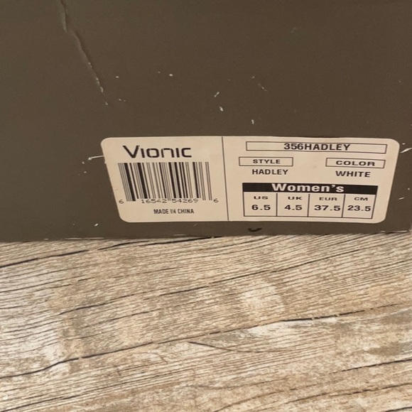 VIONIC Hadley Wingtip Oxford EUC - Picture 7 of 8